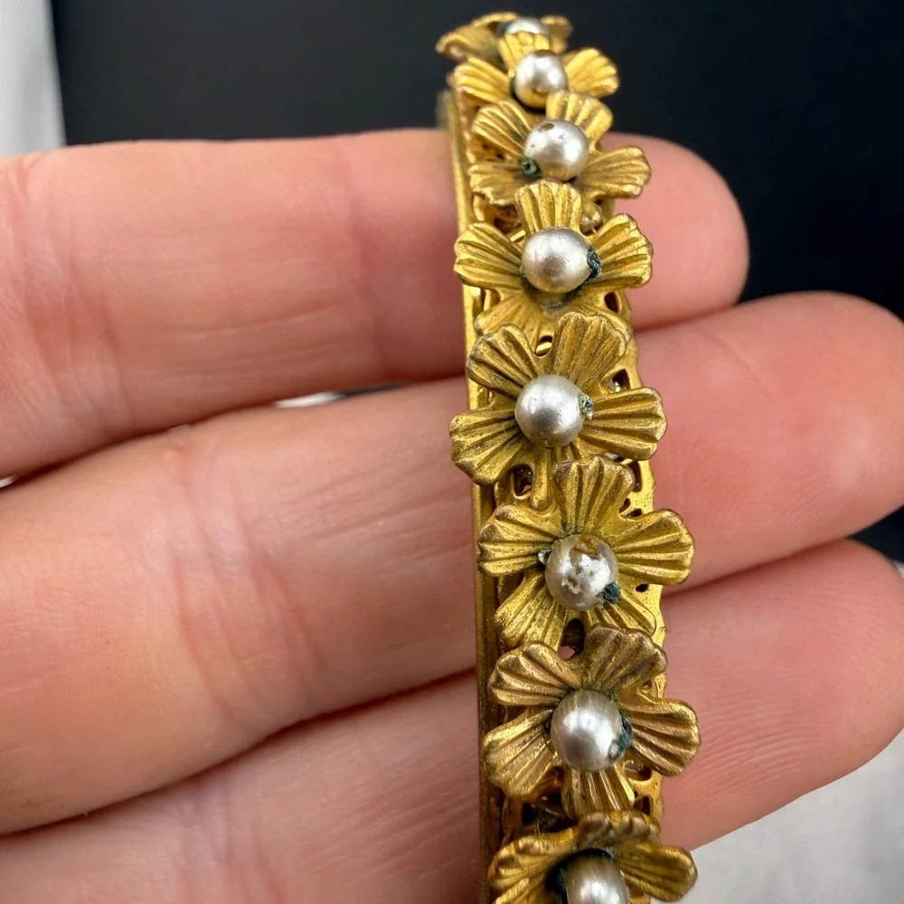 Miriam Haskell read bracelet